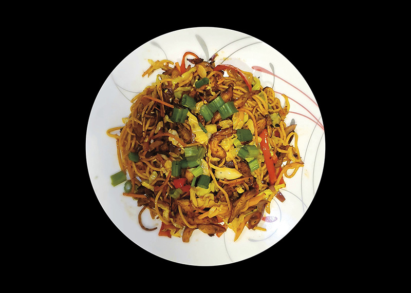 momo-on-the-wheels-chowmein